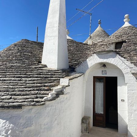 A Due Passi Dal Centro - Trullo Apartment Alberobello Bagian luar foto