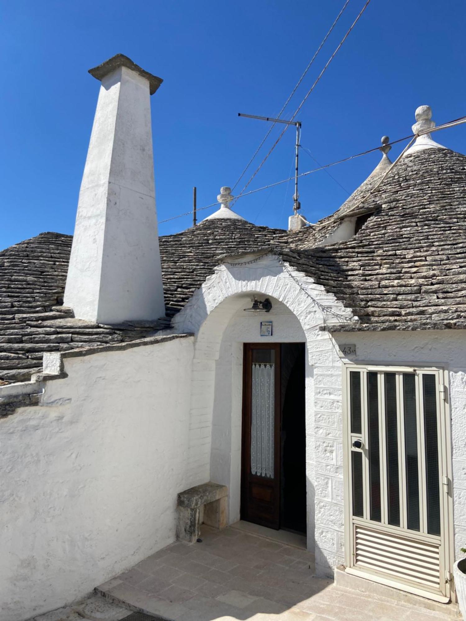 A Due Passi Dal Centro - Trullo Apartment Alberobello Bagian luar foto