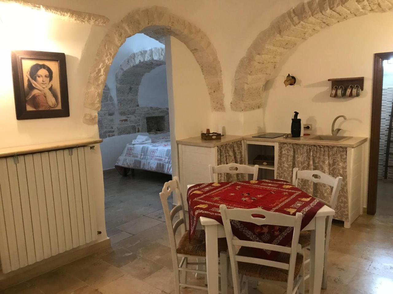 A Due Passi Dal Centro - Trullo Apartment Alberobello Bagian luar foto
